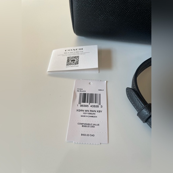 Coach mini Rowan 
New
Black with gold hardware - Picture 3 of 16